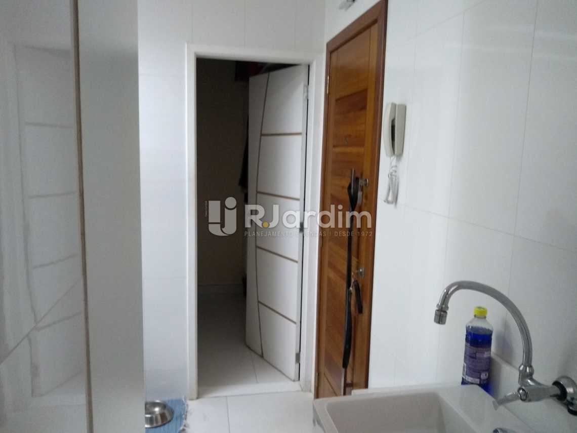 Conheça Entrada banheiro vista de den do imóvel - Compra Venda Avaliação Imóveis Apartamento Copacabana 3 Quartos - LAAP31678 - 20 Entrada banheiro vista de den - Compra Venda Avaliação Imóveis Apartamento Copacabana 3 Quartos - LAAP31678 - 20