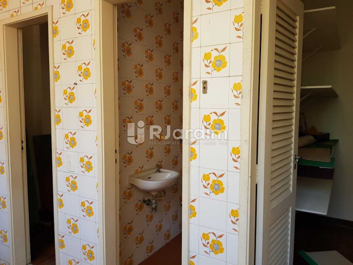 Conheça Dependências e banheiro servi do imóvel - Apartamento PARA ALUGAR, Copacabana, Rio de Janeiro, RJ - LAAP40654 - 26 Dependências e banheiro servi - Apartamento PARA ALUGAR, Copacabana, Rio de Janeiro, RJ - LAAP40654 - 26