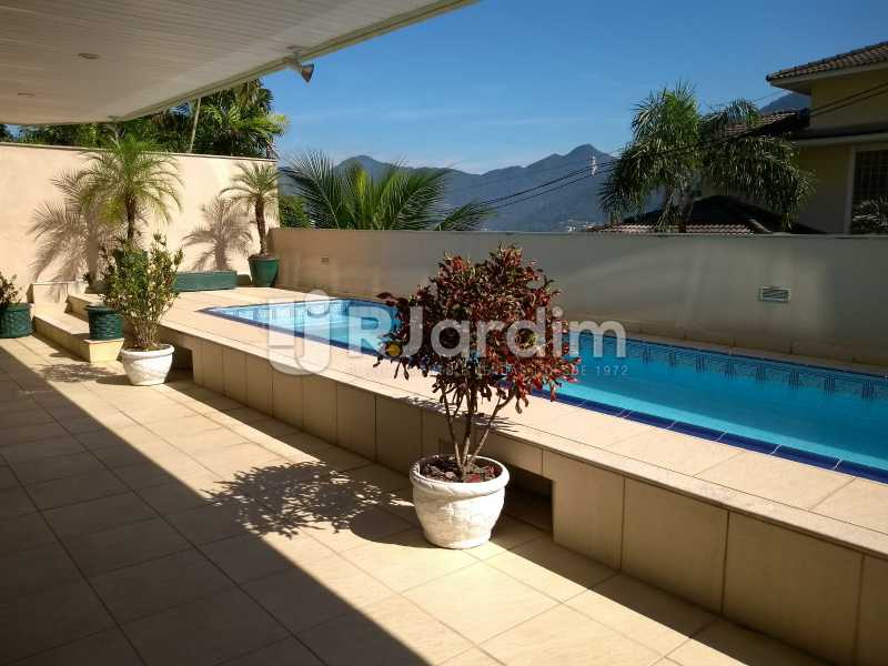 Conheça piscina / prédio do imóvel - Apartamento à venda Rua Casuarina,Lagoa, Zona Sul,Rio de Janeiro - R$ 2.500.000 - LAAP31685 - 23 piscina / prédio - Apartamento à venda Rua Casuarina,Lagoa, Zona Sul,Rio de Janeiro - R$ 2.500.000 - LAAP31685 - 23