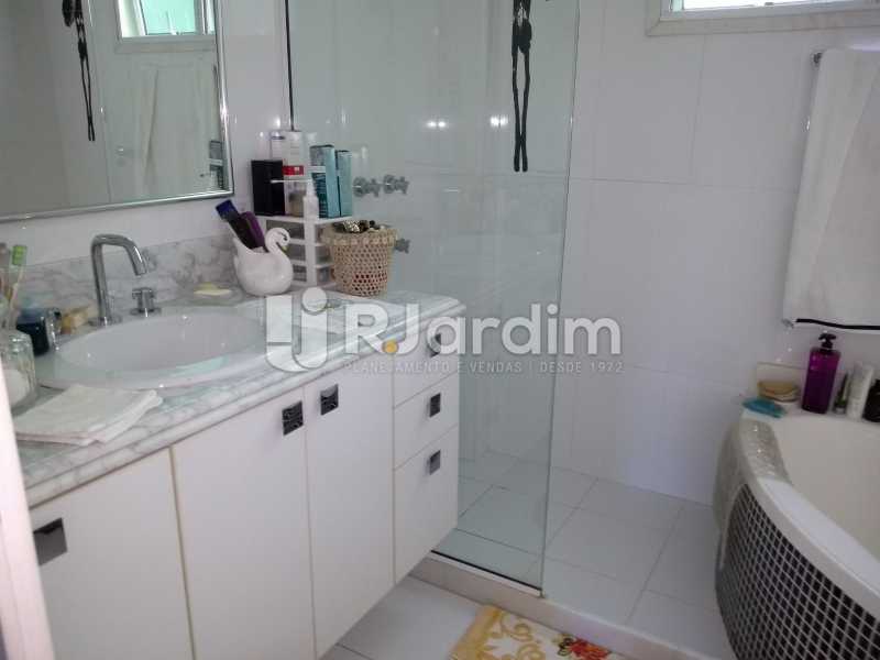 Conheça banheiro do imóvel - Apartamento à venda Rua Casuarina,Lagoa, Zona Sul,Rio de Janeiro - R$ 2.500.000 - LAAP31685 - 17 banheiro - Apartamento à venda Rua Casuarina,Lagoa, Zona Sul,Rio de Janeiro - R$ 2.500.000 - LAAP31685 - 17