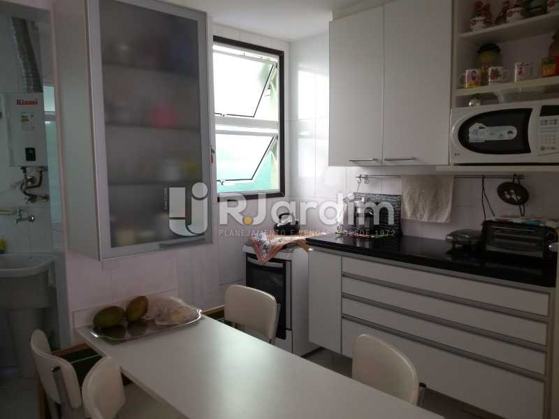 Conheça cozinha do imóvel - Apartamento à venda Rua Casuarina,Lagoa, Zona Sul,Rio de Janeiro - R$ 2.500.000 - LAAP31685 - 19 cozinha - Apartamento à venda Rua Casuarina,Lagoa, Zona Sul,Rio de Janeiro - R$ 2.500.000 - LAAP31685 - 19