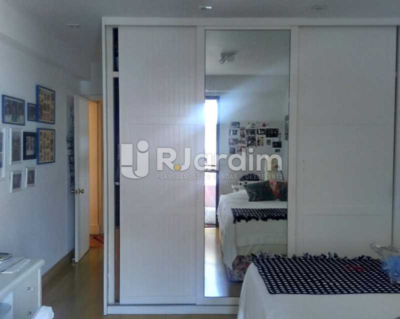 Conheça Quarto Suíte 1º piso do imóvel - Sofisticadíssima Cobertura 500 m² no mais completo e cobiçado condomínio da Lagoa - LACO50030 - 9 Quarto Suíte 1º piso - Sofisticadíssima Cobertura 500 m² no mais completo e cobiçado condomínio da Lagoa - LACO50030 - 9