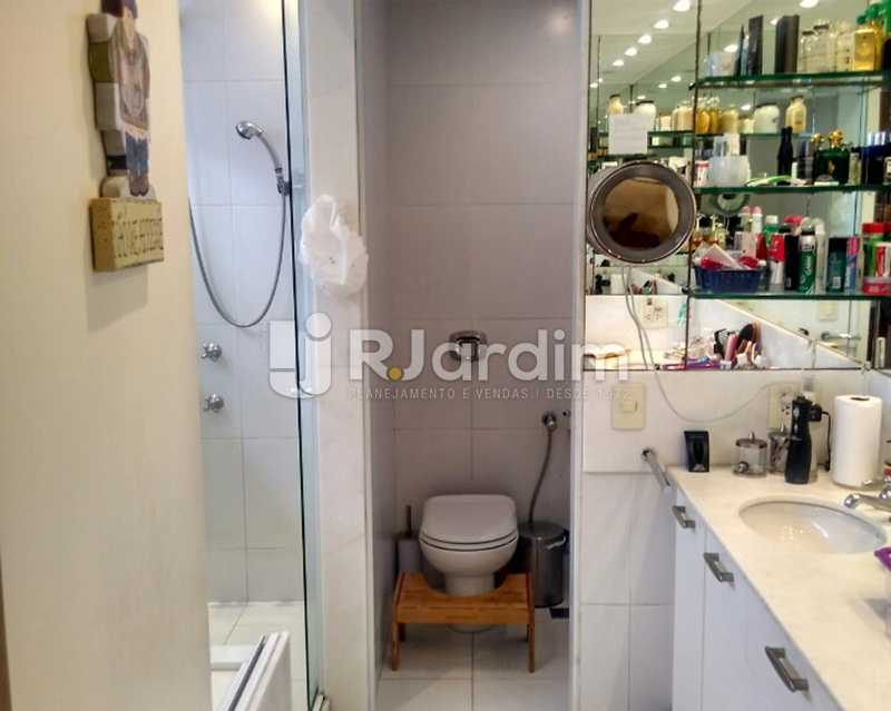 Conheça Banheiro suíte Master 1º piso do imóvel - Sofisticadíssima Cobertura 500 m² no mais completo e cobiçado condomínio da Lagoa - LACO50030 - 13 Banheiro suíte Master 1º piso - Sofisticadíssima Cobertura 500 m² no mais completo e cobiçado condomínio da Lagoa - LACO50030 - 13