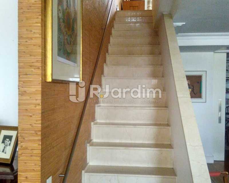 Conheça Escada para 2º piso do imóvel - Sofisticadíssima Cobertura 500 m² no mais completo e cobiçado condomínio da Lagoa - LACO50030 - 15 Escada para 2º piso - Sofisticadíssima Cobertura 500 m² no mais completo e cobiçado condomínio da Lagoa - LACO50030 - 15