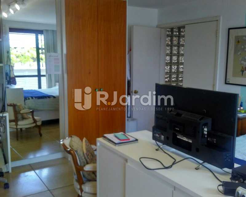 Conheça Quarto suíte 2º piso do imóvel - Sofisticadíssima Cobertura 500 m² no mais completo e cobiçado condomínio da Lagoa - LACO50030 - 28 Quarto suíte 2º piso - Sofisticadíssima Cobertura 500 m² no mais completo e cobiçado condomínio da Lagoa - LACO50030 - 28