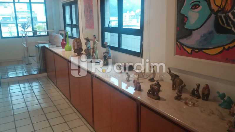Conheça Circulação do imóvel - Cobertura À VENDA, Lagoa, Rio de Janeiro, RJ - LACO40157 - 6 Circulação - Cobertura À VENDA, Lagoa, Rio de Janeiro, RJ - LACO40157 - 6