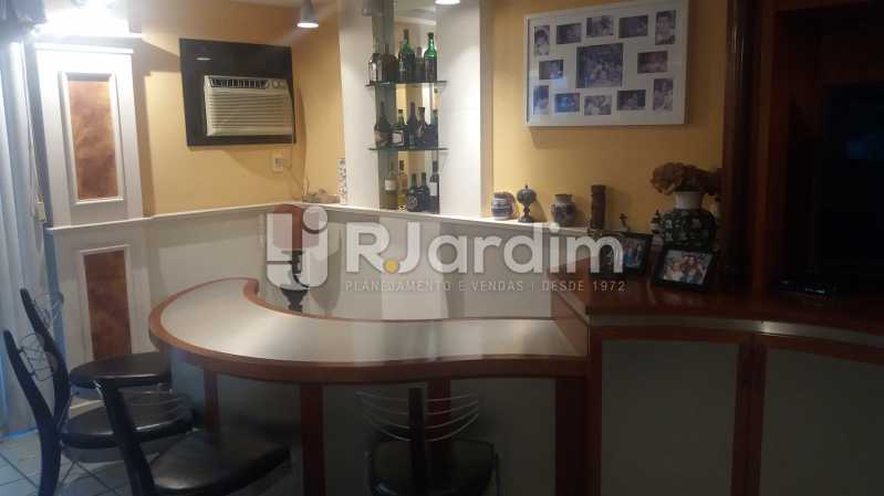 Conheça Salão/bar 2º piso do imóvel - Cobertura À VENDA, Lagoa, Rio de Janeiro, RJ - LACO40157 - 9 Salão/bar 2º piso - Cobertura À VENDA, Lagoa, Rio de Janeiro, RJ - LACO40157 - 9