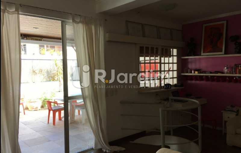 Conheça sala e terraço do imóvel - Cobertura À VENDA, Laranjeiras, Rio de Janeiro, RJ - LACO30241 - 13 sala e terraço - Cobertura À VENDA, Laranjeiras, Rio de Janeiro, RJ - LACO30241 - 13