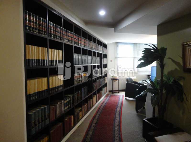 Conheça biblioteca do imóvel - Compra Venda Avaliação Imóveis Centro Andar Comercial - LAAN00030 - 4 biblioteca - Compra Venda Avaliação Imóveis Centro Andar Comercial - LAAN00030 - 4