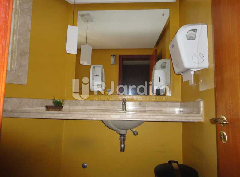 Conheça banheiro do imóvel - Compra Venda Avaliação Imóveis Centro Andar Comercial - LAAN00030 - 31 banheiro - Compra Venda Avaliação Imóveis Centro Andar Comercial - LAAN00030 - 31