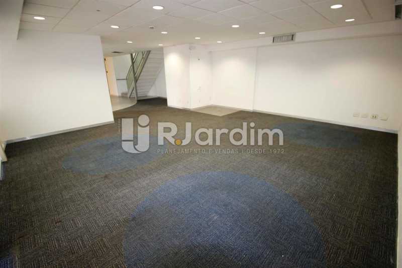 Conheça Salão do imóvel - Loja Comercial Barra da Tijuca Aluguel Administração Imóveis - LALJ00117 - 5 Salão - Loja Comercial Barra da Tijuca Aluguel Administração Imóveis - LALJ00117 - 5