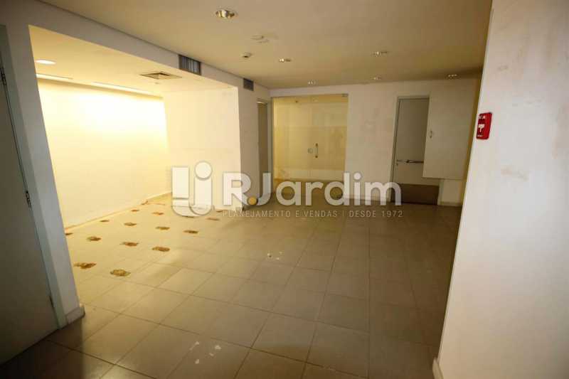 Conheça Salão do imóvel - Loja Comercial Barra da Tijuca Aluguel Administração Imóveis - LALJ00117 - 6 Salão - Loja Comercial Barra da Tijuca Aluguel Administração Imóveis - LALJ00117 - 6