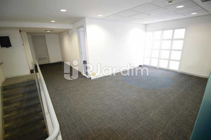 Conheça Salão 2o. piso do imóvel - Loja Comercial Barra da Tijuca Aluguel Administração Imóveis - LALJ00117 - 8 Salão 2o. piso - Loja Comercial Barra da Tijuca Aluguel Administração Imóveis - LALJ00117 - 8