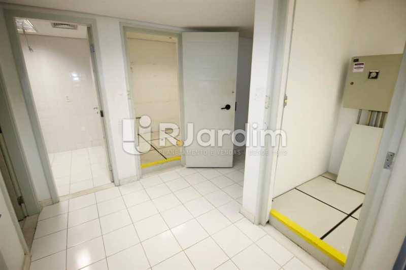 Conheça Área de telefonia do imóvel - Loja Comercial Barra da Tijuca Aluguel Administração Imóveis - LALJ00117 - 14 Área de telefonia - Loja Comercial Barra da Tijuca Aluguel Administração Imóveis - LALJ00117 - 14