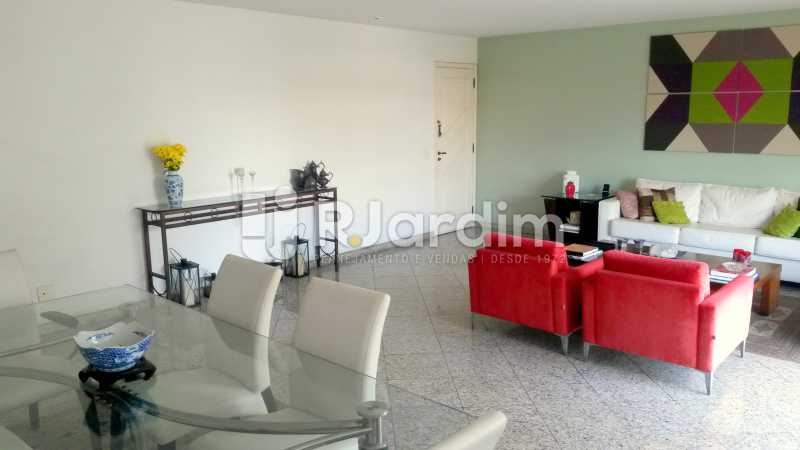 Conheça SALA do imóvel - Cobertura À VENDA, Barra da Tijuca, Rio de Janeiro, RJ - LACO50031 - 4 SALA - Cobertura À VENDA, Barra da Tijuca, Rio de Janeiro, RJ - LACO50031 - 4