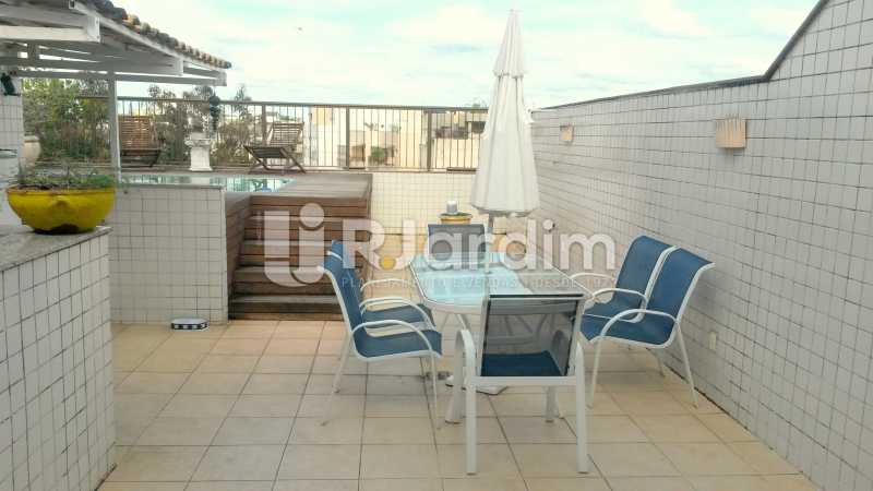 Conheça TERRAÇO do imóvel - Cobertura À VENDA, Barra da Tijuca, Rio de Janeiro, RJ - LACO50031 - 21 TERRAÇO - Cobertura À VENDA, Barra da Tijuca, Rio de Janeiro, RJ - LACO50031 - 21
