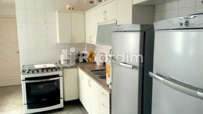 Conheça COZINHA do imóvel - Cobertura À VENDA, Barra da Tijuca, Rio de Janeiro, RJ - LACO50031 - 25 COZINHA - Cobertura À VENDA, Barra da Tijuca, Rio de Janeiro, RJ - LACO50031 - 25