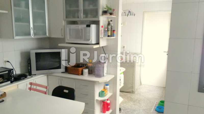 Conheça COPA COZINHA do imóvel - Cobertura À VENDA, Barra da Tijuca, Rio de Janeiro, RJ - LACO50031 - 26 COPA COZINHA - Cobertura À VENDA, Barra da Tijuca, Rio de Janeiro, RJ - LACO50031 - 26