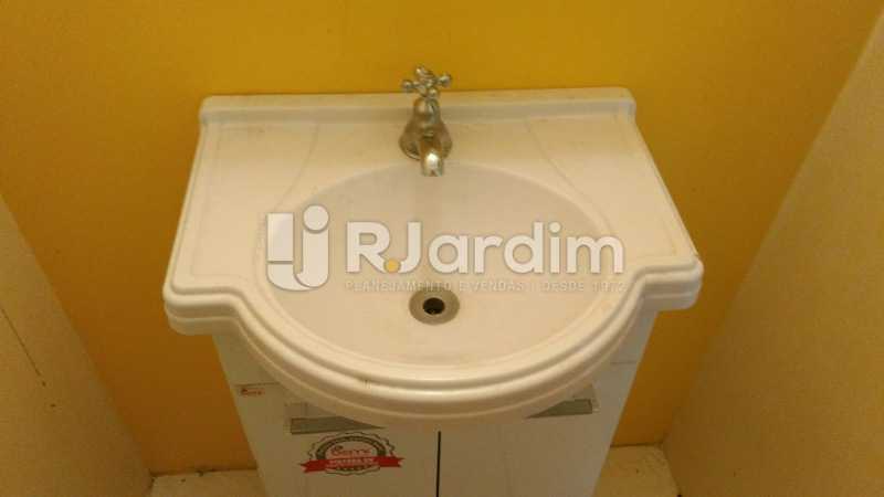 Conheça Banheiro do imóvel - Compra Venda Avaliação Imóveis Sala Comercial Centro - LASL00163 - 17 Banheiro - Compra Venda Avaliação Imóveis Sala Comercial Centro - LASL00163 - 17