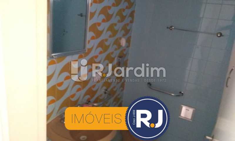 Conheça Banheiro Social 2 do imóvel - Compra Venda Avaliação Imóveis Apartamento Copacabana 3 Quartos - LAAP31762 - 22 Banheiro Social 2 - Compra Venda Avaliação Imóveis Apartamento Copacabana 3 Quartos - LAAP31762 - 22