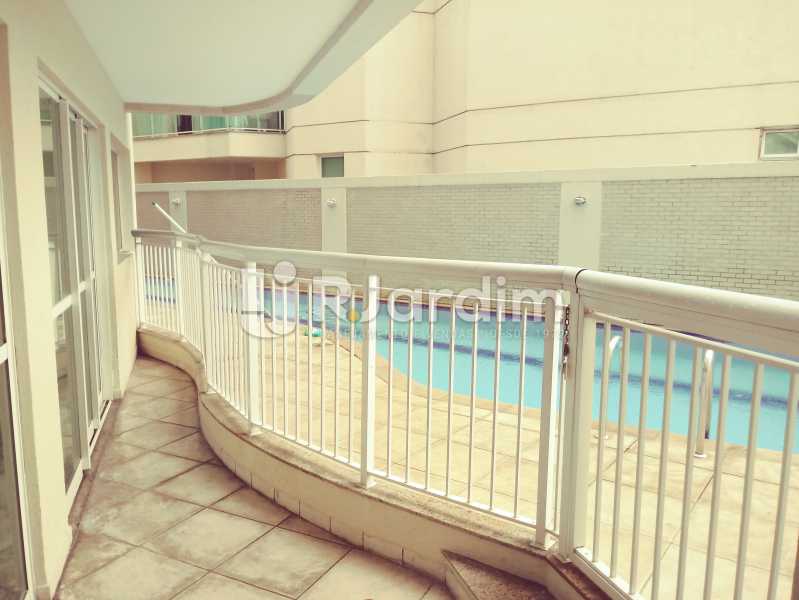 Conheça Piscina do imóvel - Imóveis Aluguel Apartamento Jardim Botânico 2 Quartos - LAAP21253 - 22 Piscina - Imóveis Aluguel Apartamento Jardim Botânico 2 Quartos - LAAP21253 - 22