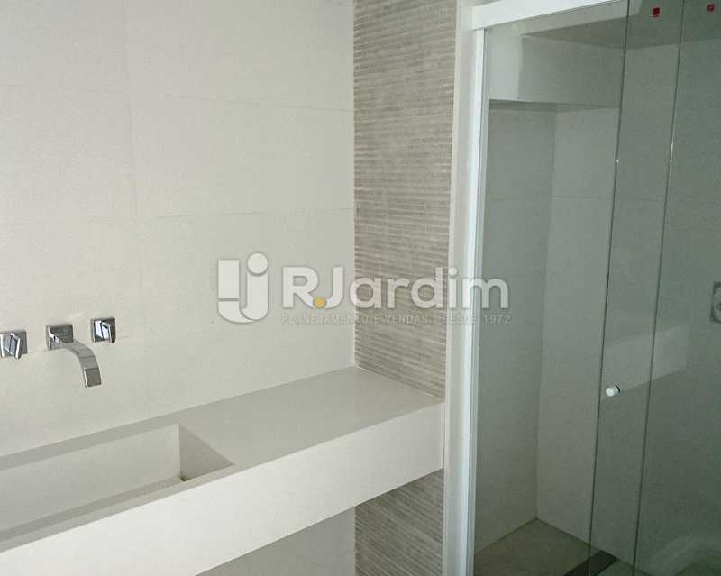 Conheça LYGIA REISEN do imóvel - Imóveis Compra e Venda Jardim Botânico Cobertura 3 Quartos - LACO30243 - 12 LYGIA REISEN - Imóveis Compra e Venda Jardim Botânico Cobertura 3 Quartos - LACO30243 - 12