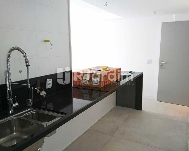 Conheça LYGIA REISEN do imóvel - Imóveis Compra e Venda Jardim Botânico Cobertura 3 Quartos - LACO30243 - 19 LYGIA REISEN - Imóveis Compra e Venda Jardim Botânico Cobertura 3 Quartos - LACO30243 - 19