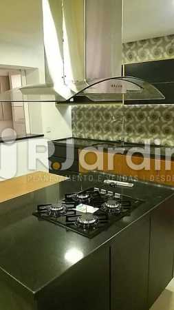 Conheça Cozinha com coifa de aço e il do imóvel - Compra Venda Avaliação Imóveis Apartamento Ipanema 4 Quartos - LAAP40681 - 12 Cozinha com coifa de aço e il - Compra Venda Avaliação Imóveis Apartamento Ipanema 4 Quartos - LAAP40681 - 12