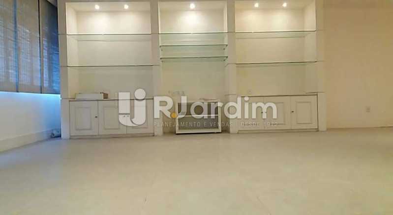 Conheça Salão - estante do imóvel - Compra Venda Avaliação Imóveis Apartamento Ipanema 4 Quartos - LAAP40681 - 5 Salão - estante - Compra Venda Avaliação Imóveis Apartamento Ipanema 4 Quartos - LAAP40681 - 5