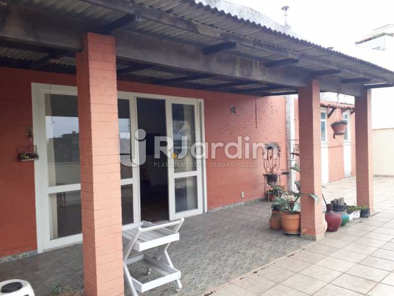Conheça terraço /frente do imóvel - Compra Venda Avaliação Imóveis Cobertura Jardim Botânico 4 Quartos - LACO40158 - 3 terraço /frente - Compra Venda Avaliação Imóveis Cobertura Jardim Botânico 4 Quartos - LACO40158 - 3