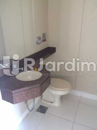 Conheça Banheiro 1 do imóvel - Sala Comercial Botafogo, Zona Sul,Rio de Janeiro, RJ Para Alugar, 110m² - LASL00165 - 8 Banheiro 1 - Sala Comercial Botafogo, Zona Sul,Rio de Janeiro, RJ Para Alugar, 110m² - LASL00165 - 8