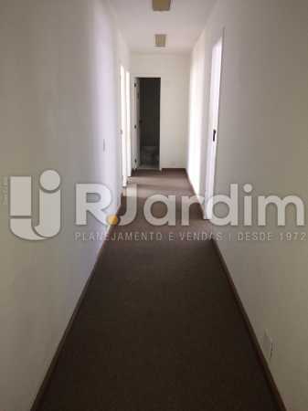 Conheça Corredor de acesso do imóvel - Sala Comercial Botafogo, Zona Sul,Rio de Janeiro, RJ Para Alugar, 110m² - LASL00165 - 15 Corredor de acesso - Sala Comercial Botafogo, Zona Sul,Rio de Janeiro, RJ Para Alugar, 110m² - LASL00165 - 15