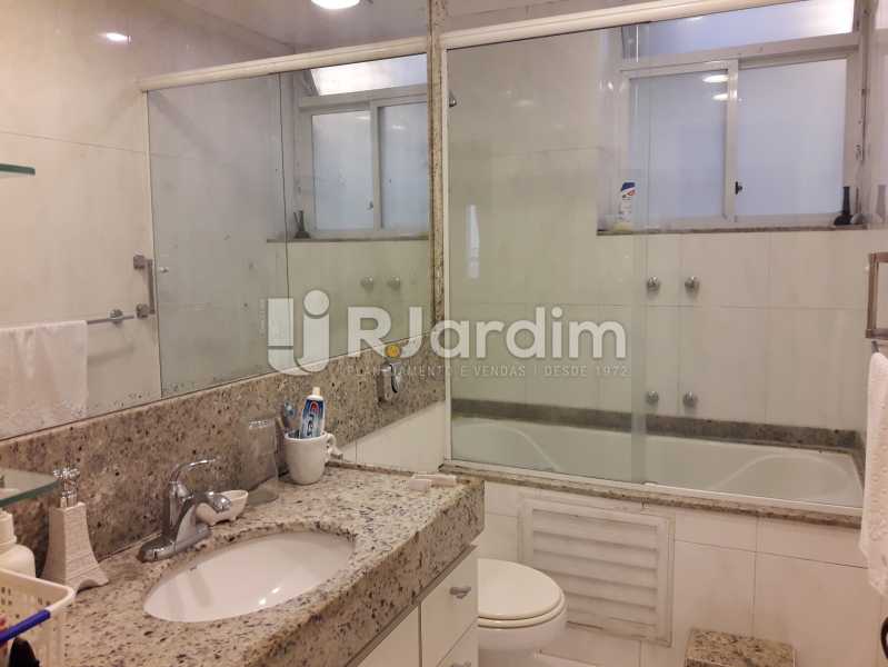 Conheça Suíte do imóvel - Compra Venda Avaliação Imóveis Apartamento Copacabana 3 Quartos - LAAP31784 - 17 Suíte - Compra Venda Avaliação Imóveis Apartamento Copacabana 3 Quartos - LAAP31784 - 17