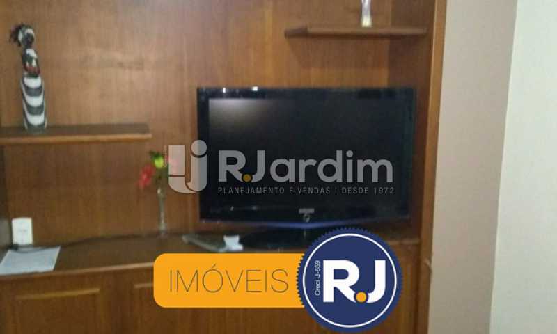 Conheça estante da sala do imóvel - Apartamento à venda Rua Figueiredo Magalhães,Copacabana, Zona Sul,Rio de Janeiro - R$ 550.000 - LAAP10304 - 4 estante da sala - Apartamento à venda Rua Figueiredo Magalhães,Copacabana, Zona Sul,Rio de Janeiro - R$ 550.000 - LAAP10304 - 4