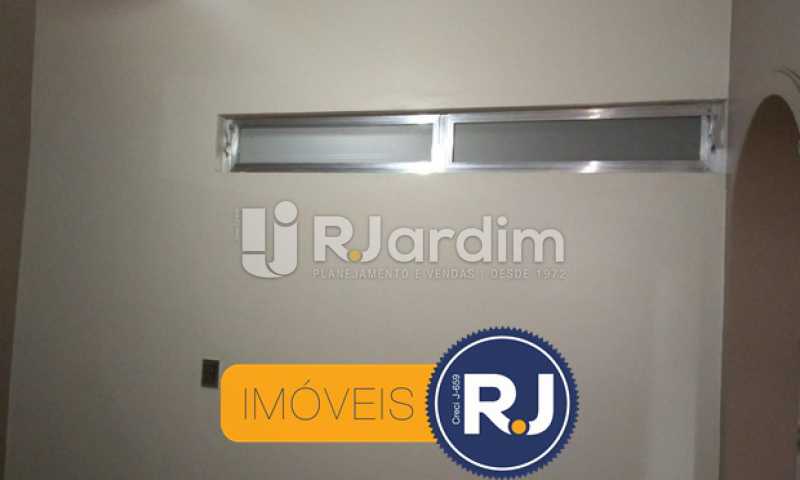 Conheça janela de circulação da sala do imóvel - Apartamento à venda Rua Figueiredo Magalhães,Copacabana, Zona Sul,Rio de Janeiro - R$ 550.000 - LAAP10304 - 24 janela de circulação da sala - Apartamento à venda Rua Figueiredo Magalhães,Copacabana, Zona Sul,Rio de Janeiro - R$ 550.000 - LAAP10304 - 24