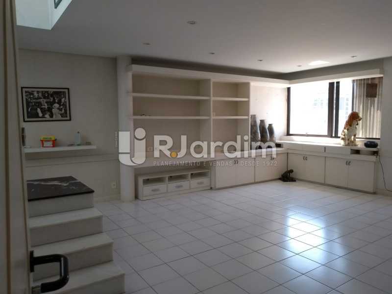 Conheça sala / primeiro piso do imóvel - Cobertura Rua Aperana,Leblon, Zona Sul,Rio de Janeiro, RJ À Venda, 4 Quartos, 341m² - LACO40159 - 8 sala / primeiro piso - Cobertura Rua Aperana,Leblon, Zona Sul,Rio de Janeiro, RJ À Venda, 4 Quartos, 341m² - LACO40159 - 8