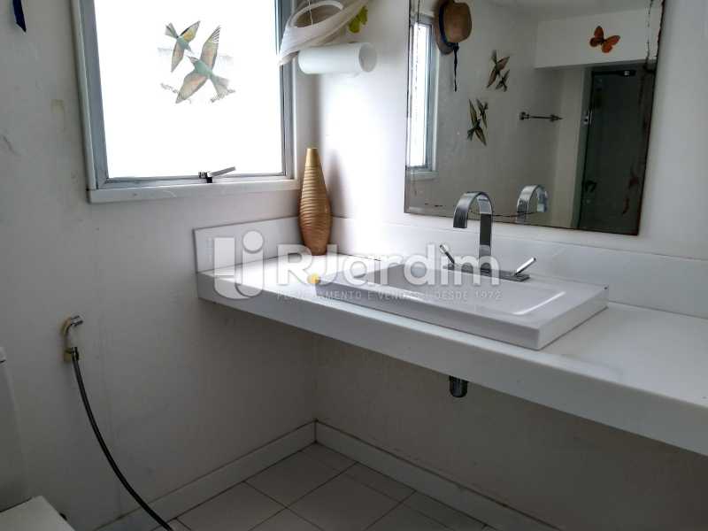 Conheça banheiro do imóvel - Cobertura Rua Aperana,Leblon, Zona Sul,Rio de Janeiro, RJ À Venda, 4 Quartos, 341m² - LACO40159 - 16 banheiro - Cobertura Rua Aperana,Leblon, Zona Sul,Rio de Janeiro, RJ À Venda, 4 Quartos, 341m² - LACO40159 - 16