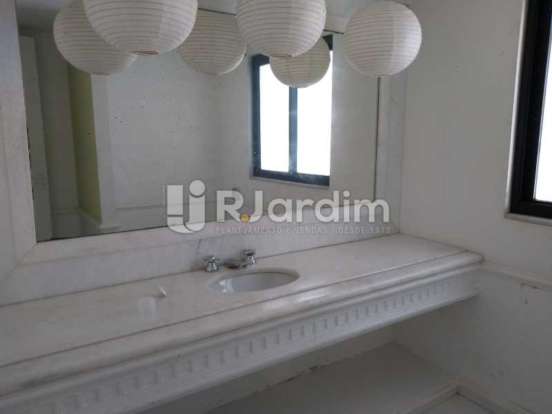 Conheça banheiro do imóvel - Cobertura Rua Aperana,Leblon, Zona Sul,Rio de Janeiro, RJ À Venda, 4 Quartos, 341m² - LACO40159 - 17 banheiro - Cobertura Rua Aperana,Leblon, Zona Sul,Rio de Janeiro, RJ À Venda, 4 Quartos, 341m² - LACO40159 - 17