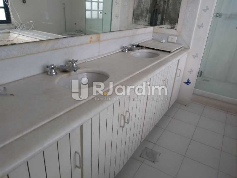 Conheça banheiro do imóvel - Cobertura Rua Aperana,Leblon, Zona Sul,Rio de Janeiro, RJ À Venda, 4 Quartos, 341m² - LACO40159 - 21 banheiro - Cobertura Rua Aperana,Leblon, Zona Sul,Rio de Janeiro, RJ À Venda, 4 Quartos, 341m² - LACO40159 - 21