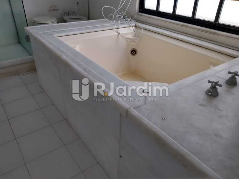 Conheça banheiro/jacuzzi do imóvel - Cobertura Rua Aperana,Leblon, Zona Sul,Rio de Janeiro, RJ À Venda, 4 Quartos, 341m² - LACO40159 - 20 banheiro/jacuzzi - Cobertura Rua Aperana,Leblon, Zona Sul,Rio de Janeiro, RJ À Venda, 4 Quartos, 341m² - LACO40159 - 20