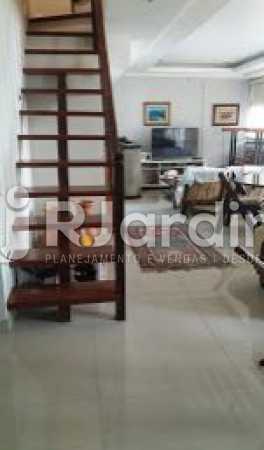 Conheça Escada de acesso do imóvel - Apartamento À Venda - Copacabana - Rio de Janeiro - RJ - LAAP50043 - 4 Escada de acesso - Apartamento À Venda - Copacabana - Rio de Janeiro - RJ - LAAP50043 - 4