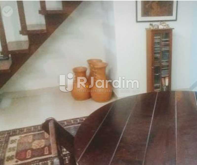 Conheça Detalhe da escada do imóvel - Apartamento À Venda - Copacabana - Rio de Janeiro - RJ - LAAP50043 - 5 Detalhe da escada - Apartamento À Venda - Copacabana - Rio de Janeiro - RJ - LAAP50043 - 5