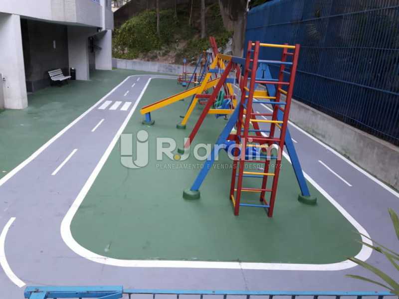 Conheça play do imóvel - Compra Venda Avaliação Imóveis Flat Residencial Humaitá 2 Quartos - LAFL20080 - 15 play - Compra Venda Avaliação Imóveis Flat Residencial Humaitá 2 Quartos - LAFL20080 - 15