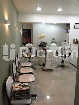Conheça salão / cabeleleiro do imóvel - Compra Venda Avaliação Imóveis Flat Residencial Humaitá 2 Quartos - LAFL20080 - 26 salão / cabeleleiro - Compra Venda Avaliação Imóveis Flat Residencial Humaitá 2 Quartos - LAFL20080 - 26