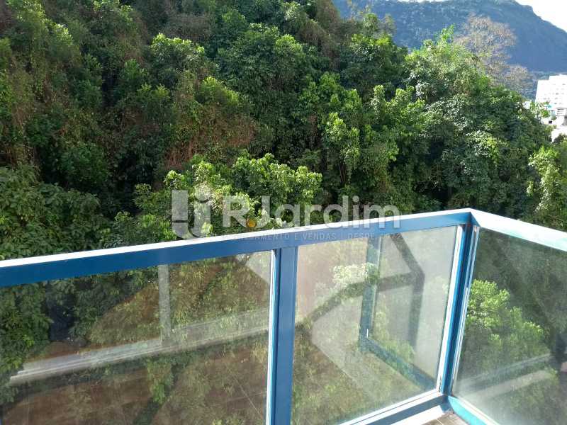 Conheça varanda/ vista verde do imóvel - Compra Venda Avaliação Imóveis Flat Residencial Humaitá 2 Quartos - LAFL20080 - 7 varanda/ vista verde - Compra Venda Avaliação Imóveis Flat Residencial Humaitá 2 Quartos - LAFL20080 - 7