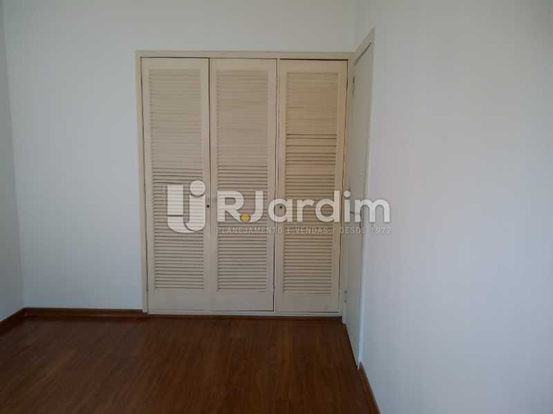 Conheça quarto/armários do imóvel - Compra Venda Avaliação Imóveis Flat Residencial Humaitá 2 Quartos - LAFL20080 - 9 quarto/armários - Compra Venda Avaliação Imóveis Flat Residencial Humaitá 2 Quartos - LAFL20080 - 9