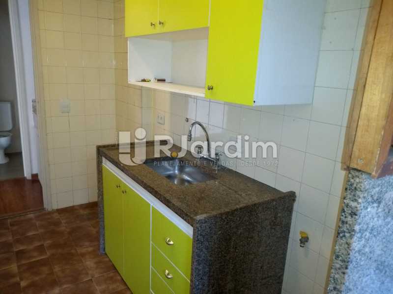 Conheça cozinha do imóvel - Compra Venda Avaliação Imóveis Flat Residencial Humaitá 2 Quartos - LAFL20080 - 23 cozinha - Compra Venda Avaliação Imóveis Flat Residencial Humaitá 2 Quartos - LAFL20080 - 23