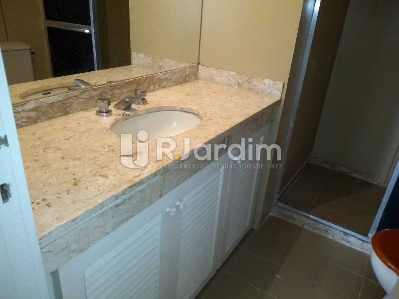 Conheça banheiro do imóvel - Compra Venda Avaliação Imóveis Flat Residencial Humaitá 2 Quartos - LAFL20080 - 22 banheiro - Compra Venda Avaliação Imóveis Flat Residencial Humaitá 2 Quartos - LAFL20080 - 22