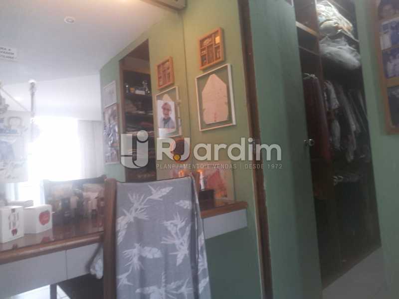 Conheça closet do imóvel - quatro quartos, suíte, vaga, metro, praia de Copacabana. - LAAP40701 - 24 closet - quatro quartos, suíte, vaga, metro, praia de Copacabana. - LAAP40701 - 24