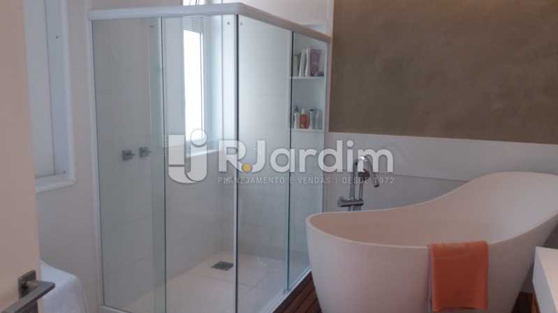 Conheça Banheiro suíte máster do imóvel - Compra Venda Avaliação Imóveis Apartamento Leblon 3 Quartos - LAAP31838 - 18 Banheiro suíte máster - Compra Venda Avaliação Imóveis Apartamento Leblon 3 Quartos - LAAP31838 - 18